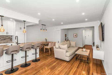 33-25 90th St #6C, Jackson Heights, NY 11372