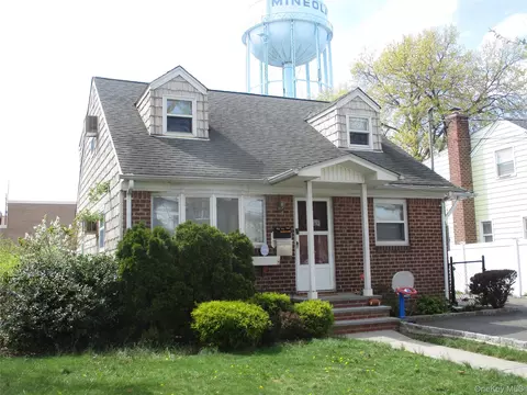 167 Roosevelt Ave, North Hempstead, NY 11501