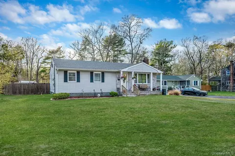 134 Park Ln, Middle Island, NY 11953