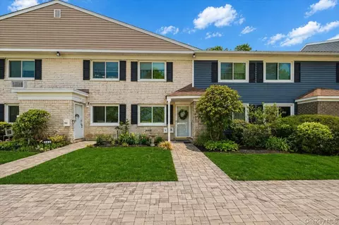 40 W 4 St #163, Patchogue, NY 11772