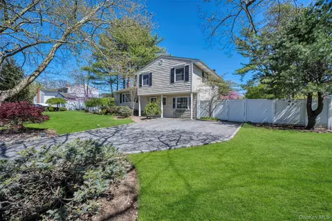 6 Linford Ln, Melville, NY 11747