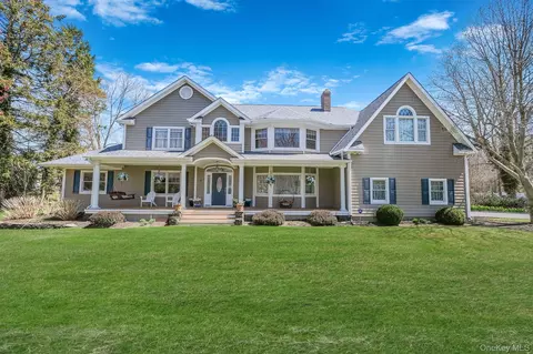 15 Maple Rd, Setauket, NY 11733