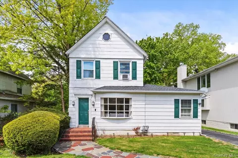 59 Hicks Ln, North Hempstead, NY 11024