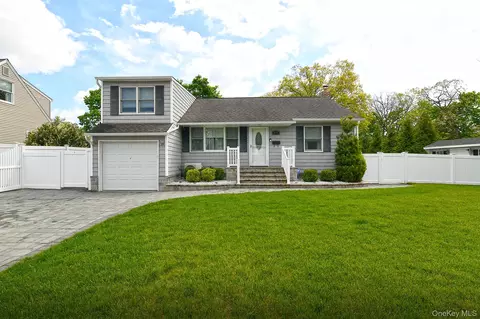 871 Pineneck Rd, Seaford, NY 11783