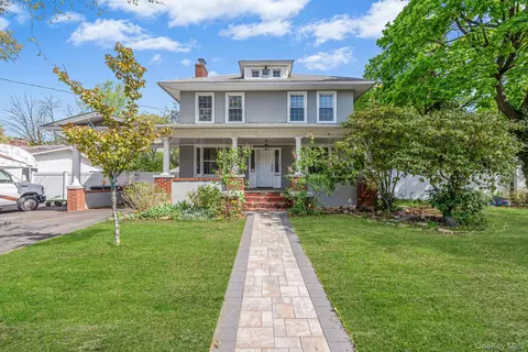 537 Livingston St, Westbury, NY 11590