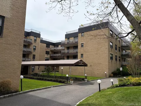 40 Stoner Ave #1D, North Hempstead, NY 11021