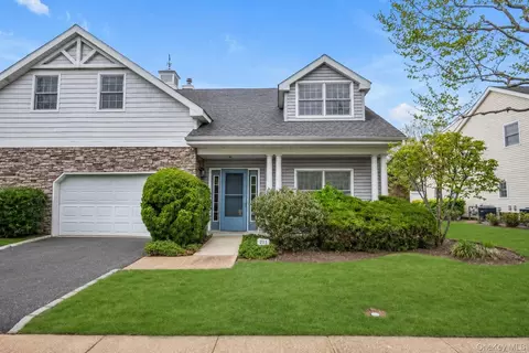 214 Miro Pl, North Hempstead, NY 11050