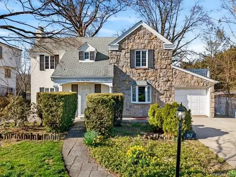 167 Old Mill Rd, North Hempstead, NY 11030