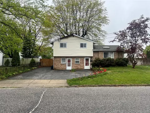 3016 Beechnut Ave, Medford, NY 11763