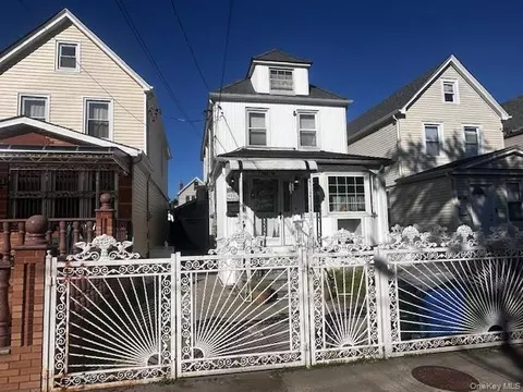 90-62 202nd St, New York, NY 11423