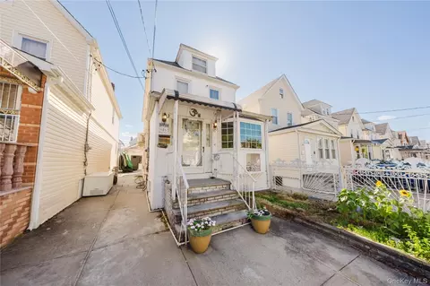 90-62 202nd St, New York, NY 11423