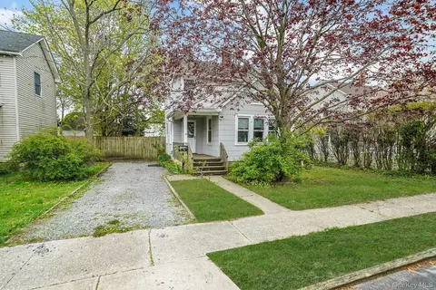 44 Redmond Ave, Bay Shore, NY 11706