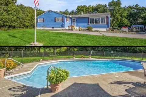 4 Greycourt Rd, Chester, NY 10918