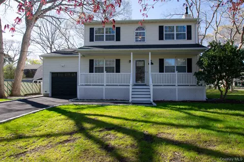 80 Queen Rd, Mastic Beach, NY 11951