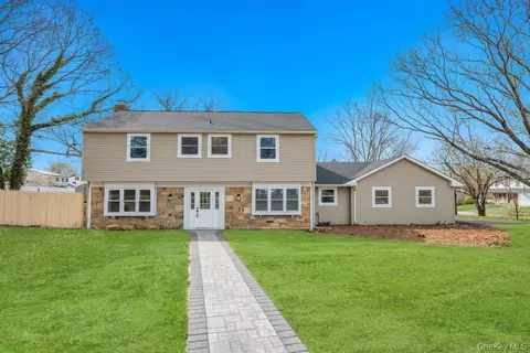 4 Chevy Dr, Centereach, NY 11720