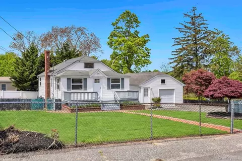 18 Islip Dr, Sound Beach, NY 11789