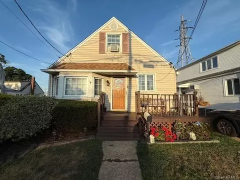 82 Westcott St, Inwood, NY 11096
