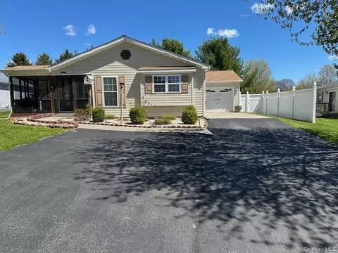 35 Gables Blvd, Poughkeepsie, NY 12603