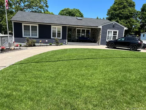 15 Highview Ave, Selden, NY 11784