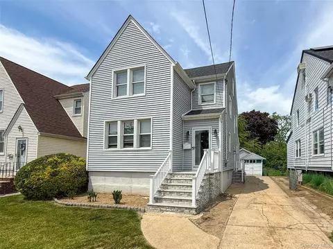 119 Munro Blvd, Valley Stream, NY 11581