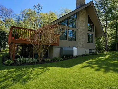 17 Sherwood Rd, Cortlandt, NY 10567