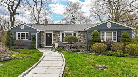 19 Park Hill Ter, Mahopac, NY 10541