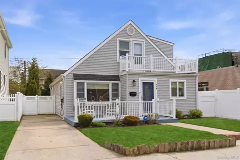 540 W Walnut St, Long Beach, NY 11561