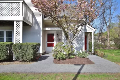 607 Chestnut Dr, Carmel Hamlet, NY 10512