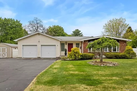 26 Carrie Ln, Clarkstown, NY 10954