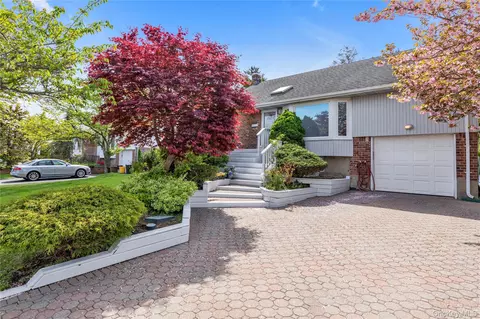 37 Sullivan Dr, Jericho, NY 11753