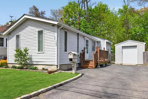 109 Eastview Rd, Ronkonkoma, NY 11779