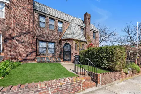 6204 Ellwell Cres, New York, NY 11374