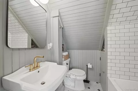 Bath - 318 Union Ave, Peekskill, NY 10566 photo 2 of 3