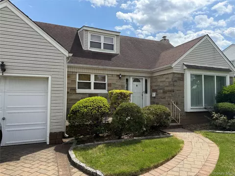 42 Lawrence St, North Hempstead, NY 11040