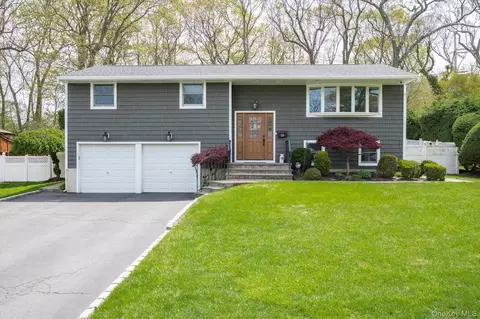 25 Fisher Rd, Commack, NY 11725