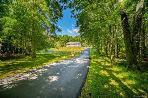 2398 State Route 207, Hamptonburgh, NY 10916