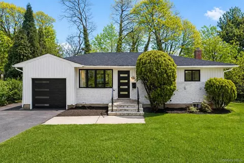 14 Ellen Pl, Kings Park, NY 11754