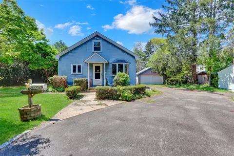 11 5th Ave S, Huntington Station, NY 11746