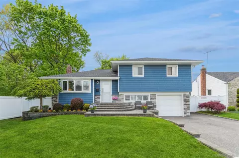 72 Lincoln Rd W, Plainview, NY 11803