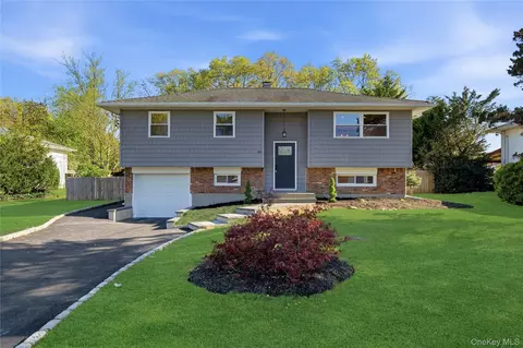 49 Sandy Hollow Dr, Smithtown, NY 11787