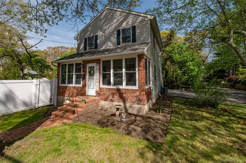 85 E 23rd St, Huntington Station, NY 11746