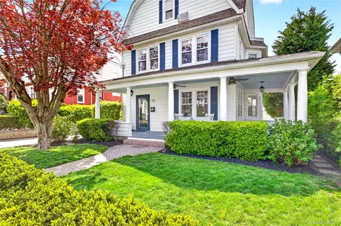 12 Belleview Ave, North Hempstead, NY 11050