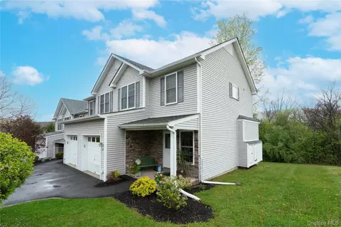 29 Aveonis Ct, Fishkill, NY 12524