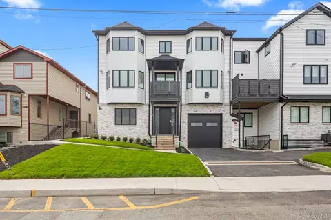 8 1st St #111, Ramapo, NY 10977