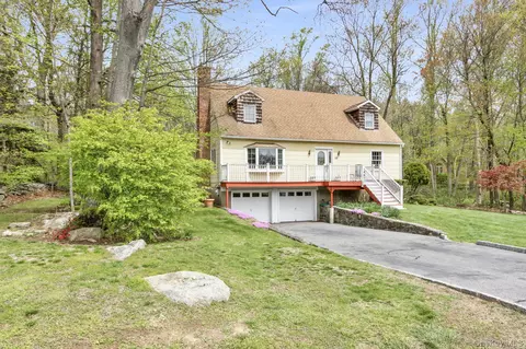 28 Partridge Ln, Putnam Valley, NY 10579