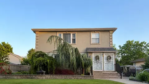 14 Vanata Ct, Hempstead, NY 11550