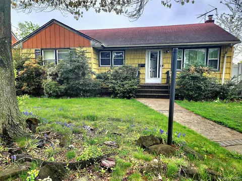 301 Pennsylvania Ave, Roosevelt, NY 11575