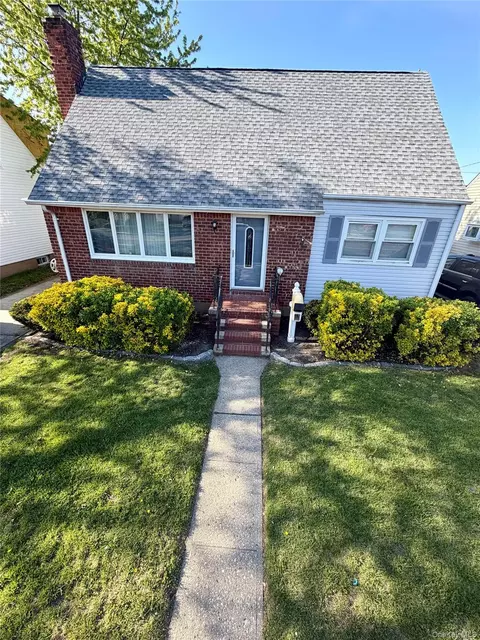 847 Jerusalem Ave, Merrick, NY 11566