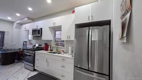 811 E 8th St, Brooklyn, NY 11230 photo 2