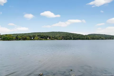 12 Montrose Dr, Kent, NY 10512